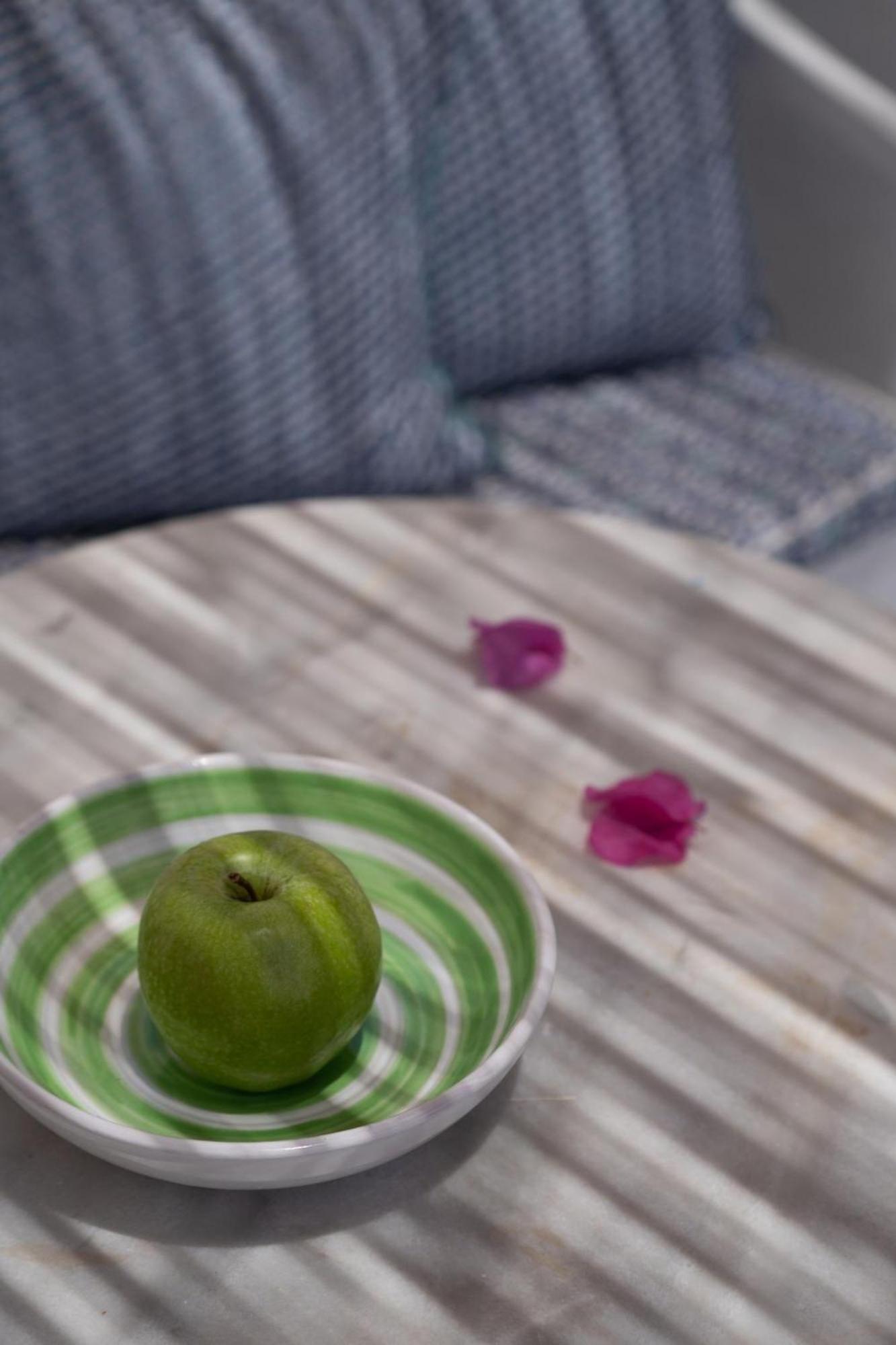 Madame Kalitsi Cozy Suites Тира Экстерьер фото
