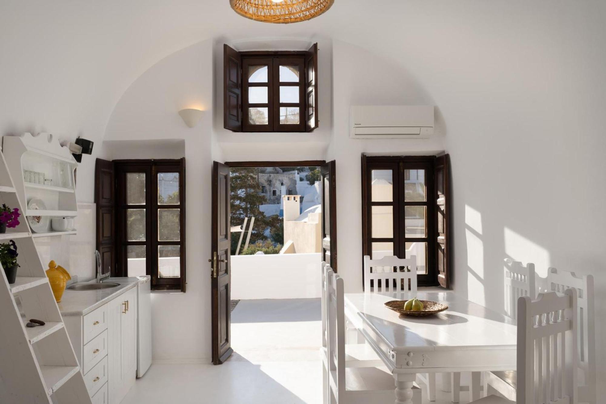 Madame Kalitsi Cozy Suites Тира Экстерьер фото