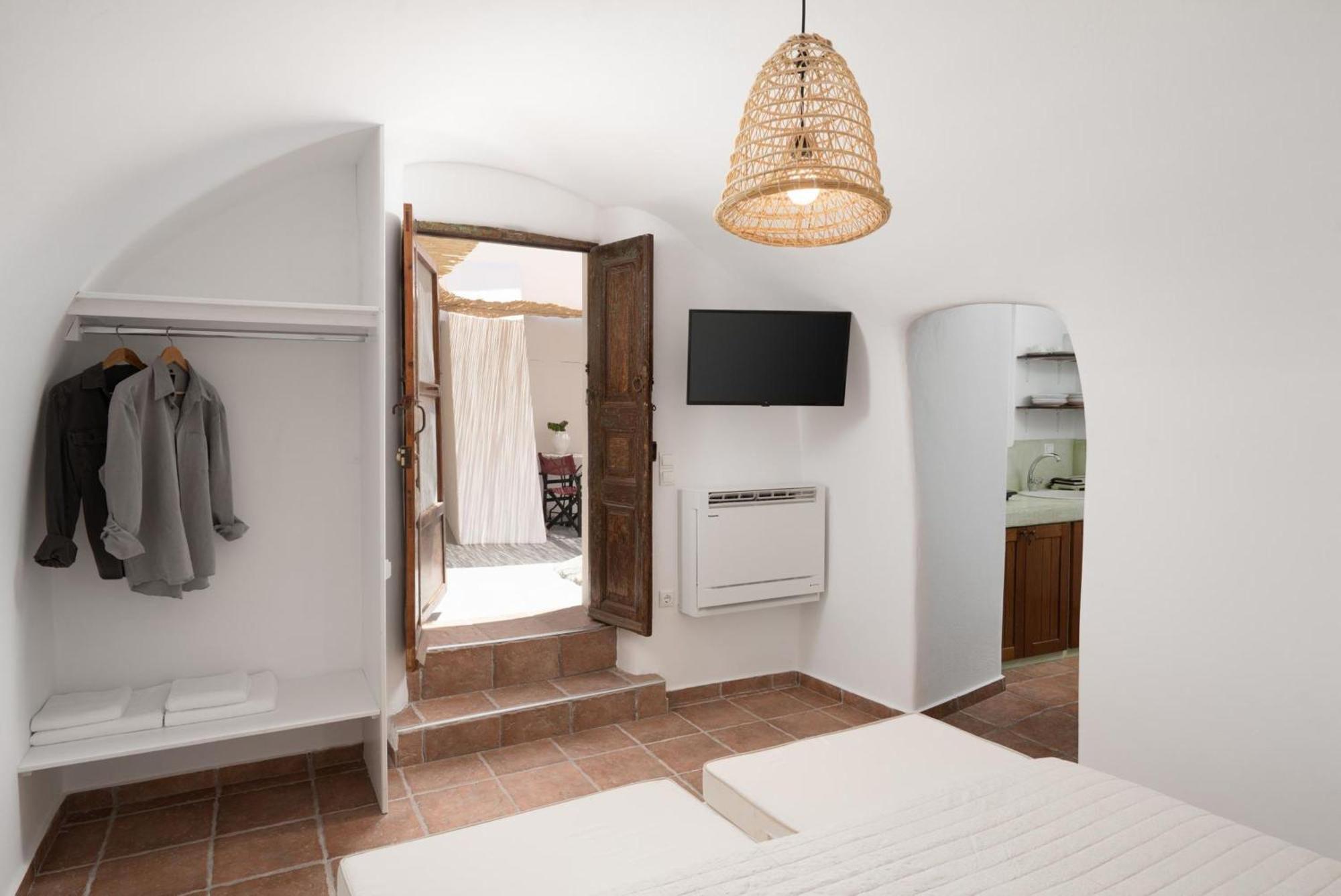 Madame Kalitsi Cozy Suites Тира Экстерьер фото