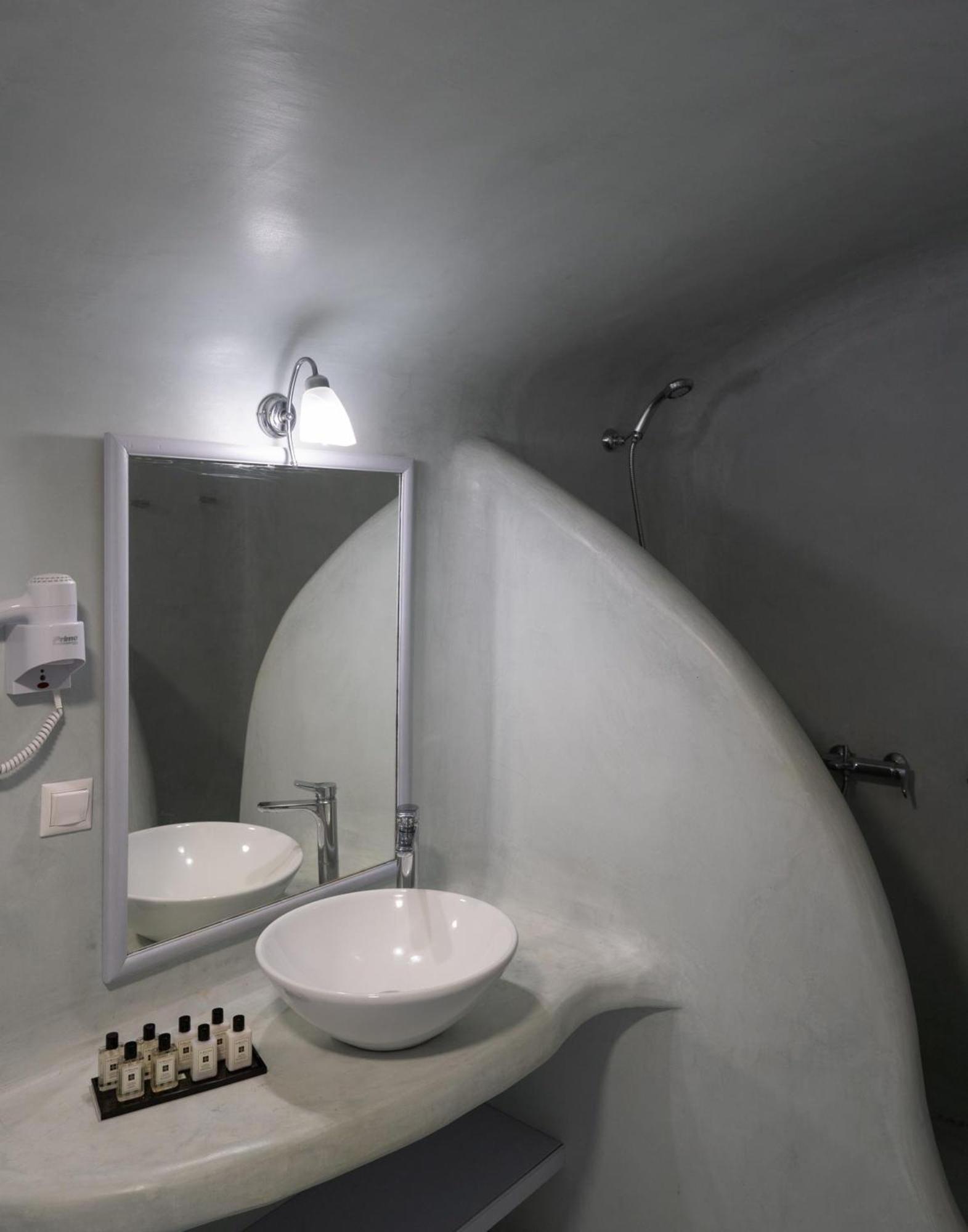 Madame Kalitsi Cozy Suites Тира Экстерьер фото